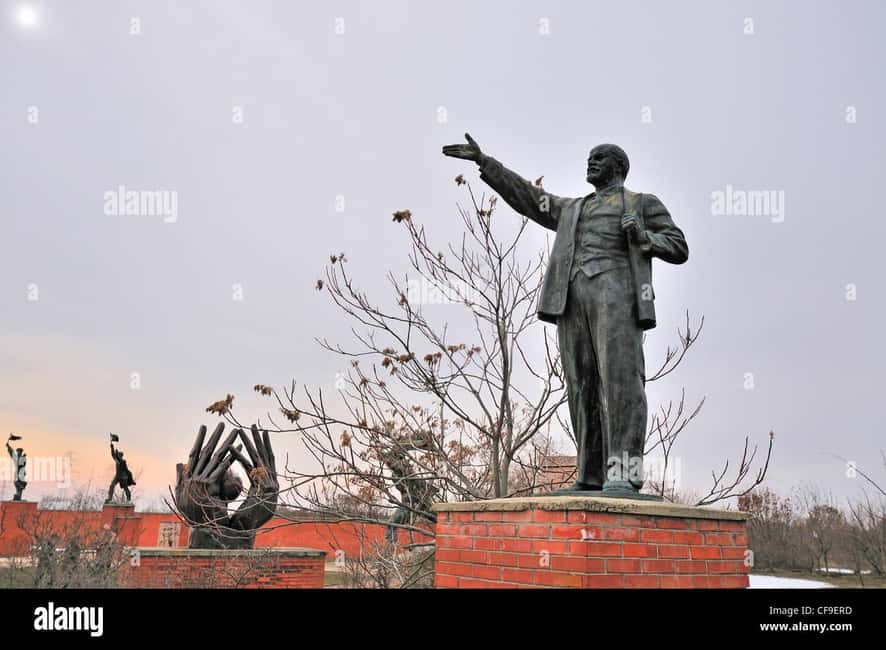 Budapest Half-Day Tour: Life Behind the Iron Curtain - Seeing Budapest through its Iron Curtain past