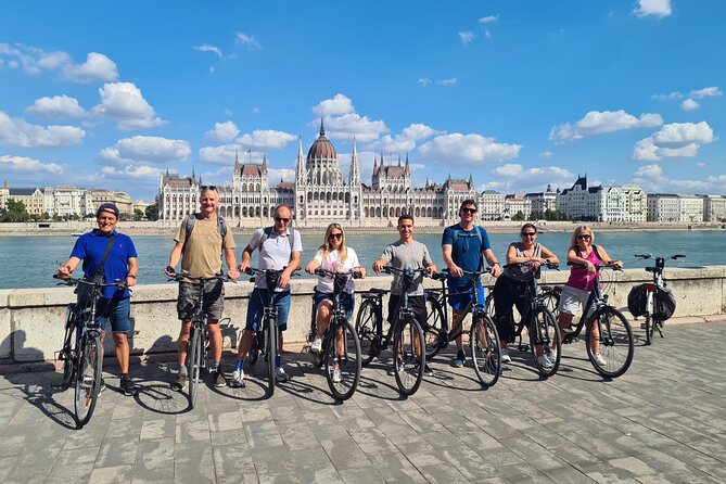 Budapest Highlights Bike Tour with a local guide - Guide quality and the small-group advantage