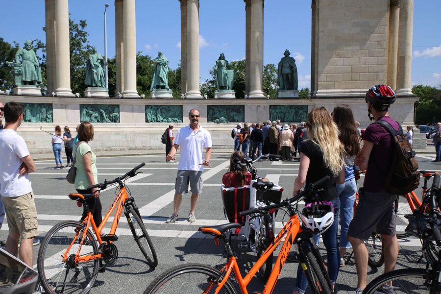 Budapest: Historic Downtown Bicycle Ride with Scenic Views - Rudas Bath, Gellért Bath, and Liberty Bridge