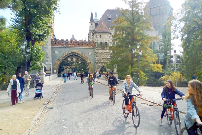 Budapest Historic Downtown Bicycle Tour in small groups - Liberty Bridge, the market, and the final synagogue