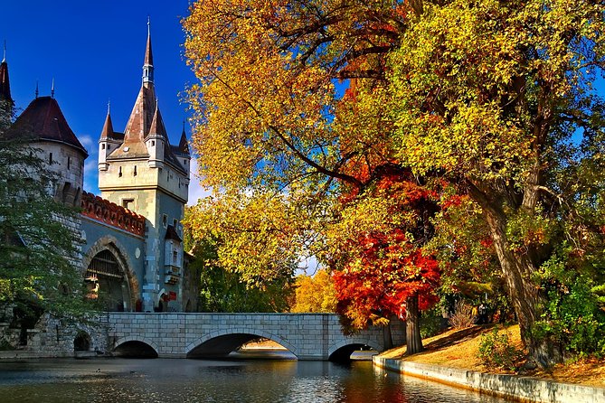 Budapest in a Day Private Luxury Sightseeing Tour - Crossing the Chain Bridge into Buda