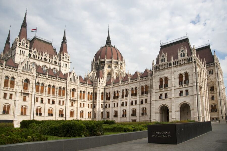 Budapest: Inner City Walking Tour in German - The Shoes on the Danube Bank finish
