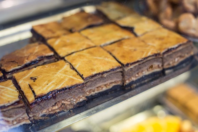 Budapest Jewish Cuisine & Culture Walk - What the guides add to the experience