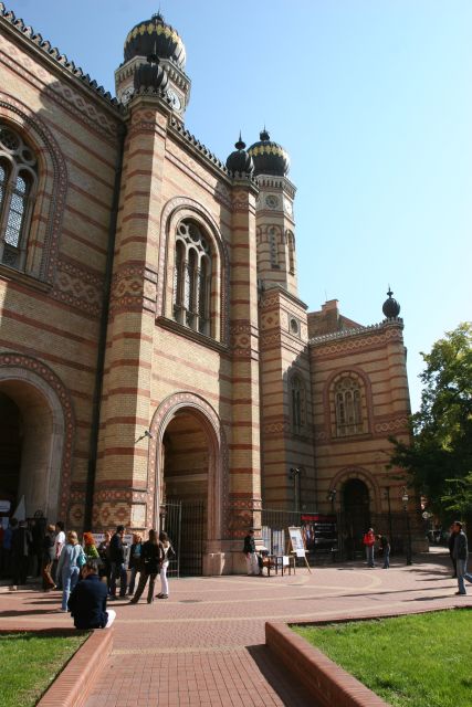 Budapest: Jewish Heritage Guided Tour with Synagogue Ticket - Why the Jewish Quarter deserves a guided walk