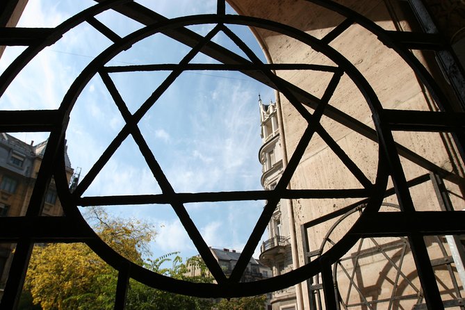 Budapest Jewish Heritage Memorial Walking Tour & Synagogue Entry - Kosher cake, coffee, or a restaurant discount