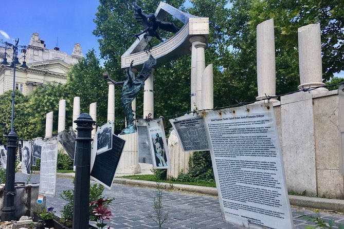 Budapest Jewish Heritage: Synagogues, Shoes, Secrets & Flódni - Shoes on the Danube: a quiet memorial stop