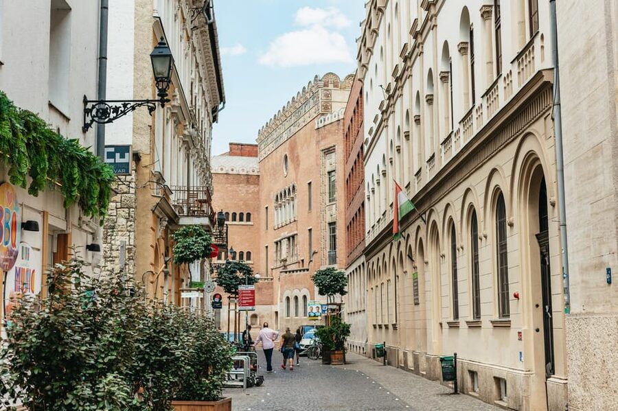 Budapest: Jewish History Guided Walking Tour with Historian - Understanding the Jewish Quarter before World War II