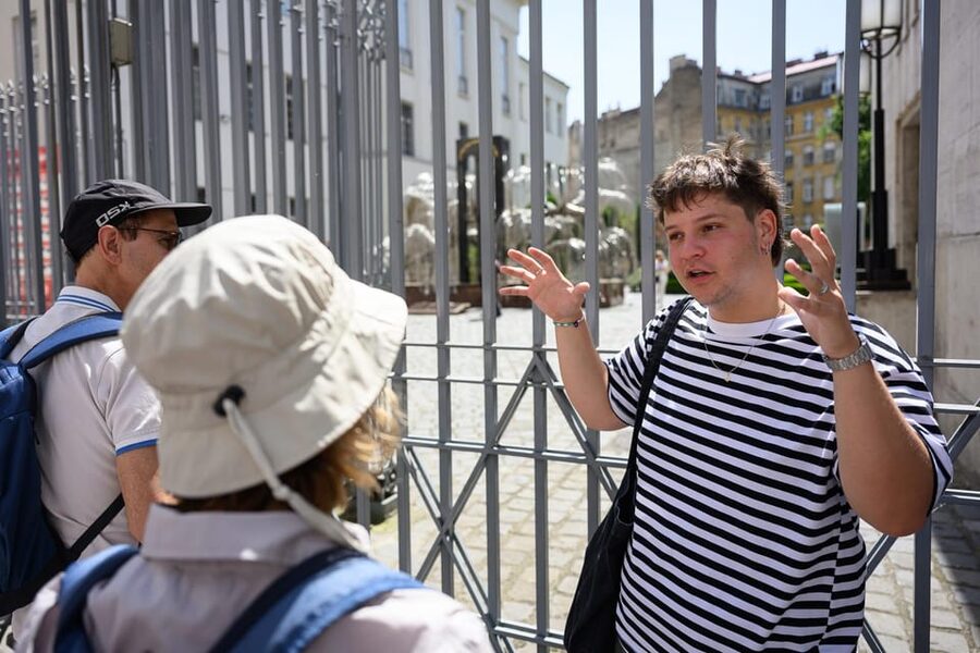 Budapest: Jewish History with Local Guide & Synagogue Ticket - What the guide adds