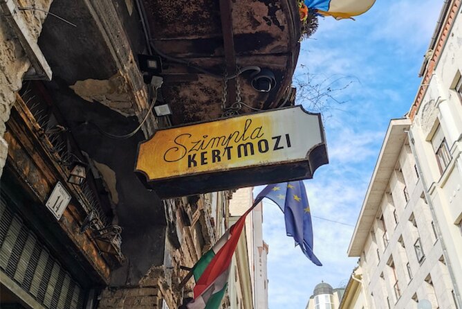 Budapest (Jewish Quarter) Scavenger Hunt and Self-Guided Tour - Questions, points, and photo challenges