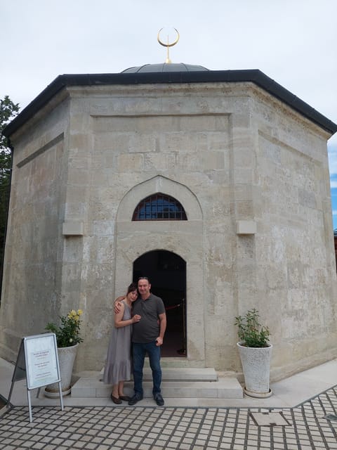 Budapest: Lake Balaton & Herend Porcelain Private Day Tour - Lunch under the grape vines