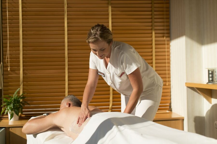 Budapest: Margaret Island Day Spa Entry Ticket - Saunas and a full wellness setting
