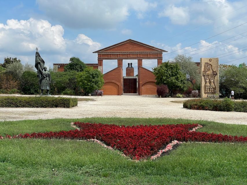 Budapest: Memento Park and Icons of Communism Guided Tour - Key things to know before you book