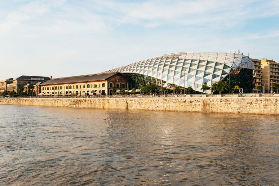 Budapest: Nighttime or Daytime Sightseeing Cruise - What you see between the bridges