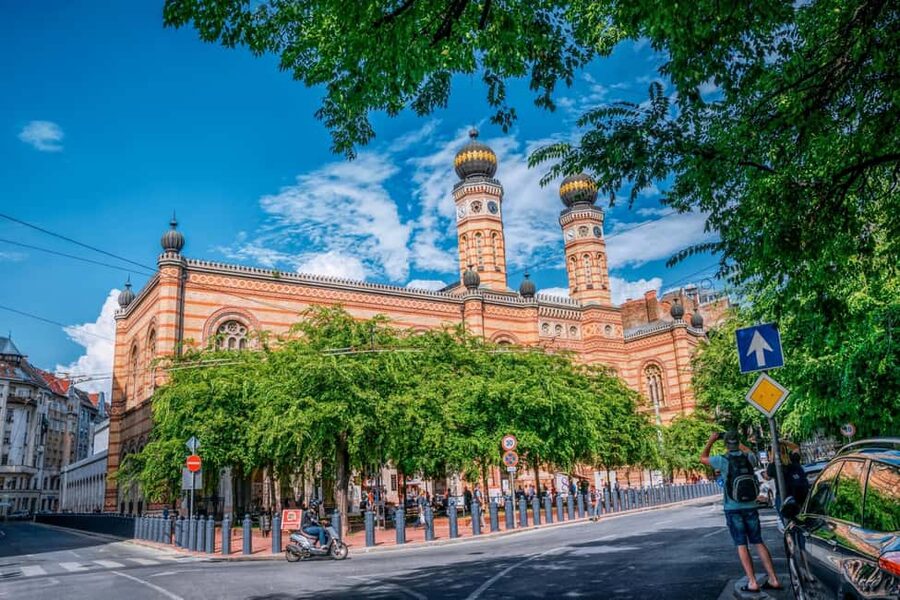 Budapest Old Jewish Quarter History Private Walking Tour - Klauzál Market Hall and the modern quarter