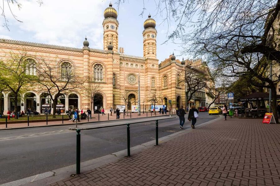 Budapest Old Jewish Quarter History Private Walking Tour - What $150 per person buys you