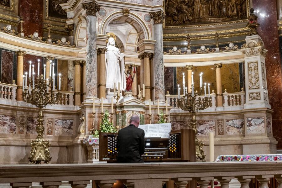 Budapest: Organ Concert in St. Stephen's Basilica - Who will get the most from this concert