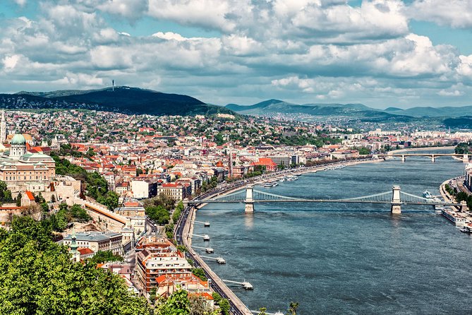 Budapest Overview Private tour - Buda Castle explains the city’s older center