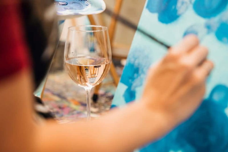 Budapest: Paint and sip experience - What the 2.5-hour class feels like
