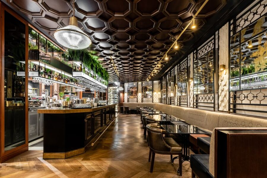 Budapest: Párisi Passage Restaurant 3-Course Menu - Service matters at this price
