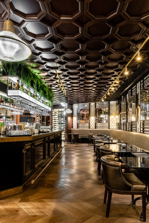 Budapest: Párisi Passage Restaurant 3-Course Menu - A polished start with champagne and drinks