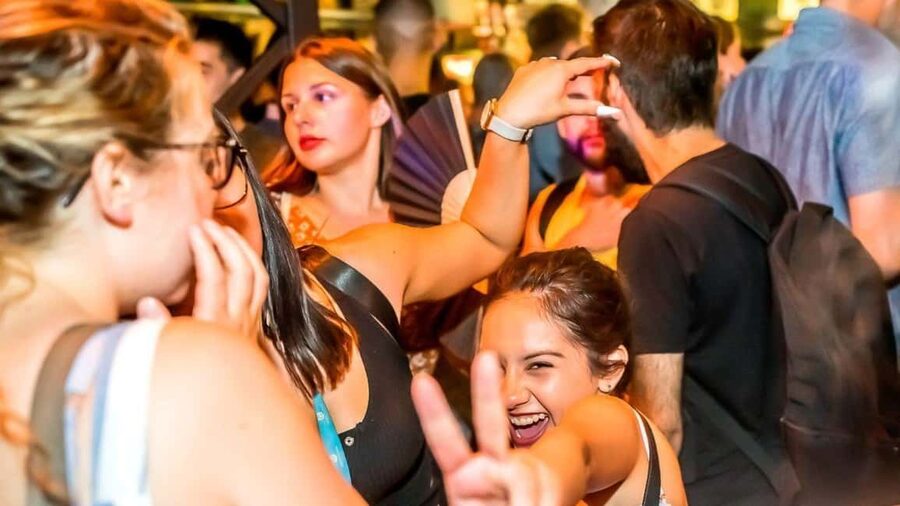 Budapest: Party District Bar-Hop with 2hr Unlimited Drinks - Two hours of drinks, or one simple welcome drink