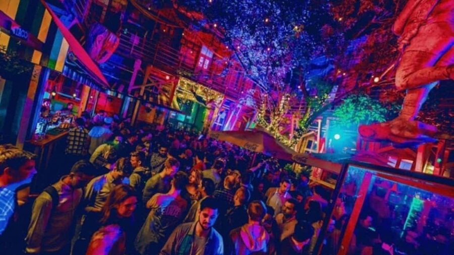Budapest: Party District Bar-Hop with 2hr Unlimited Drinks - Instant-Fogas gives the night a clear finish