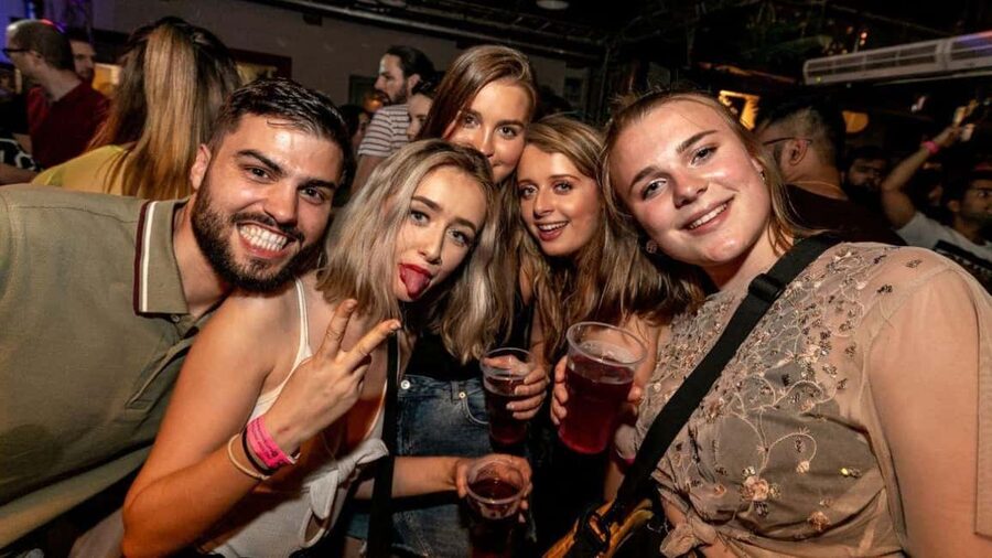 Budapest: Party District Bar-Hop with 2hr Unlimited Drinks - Practical value at $17