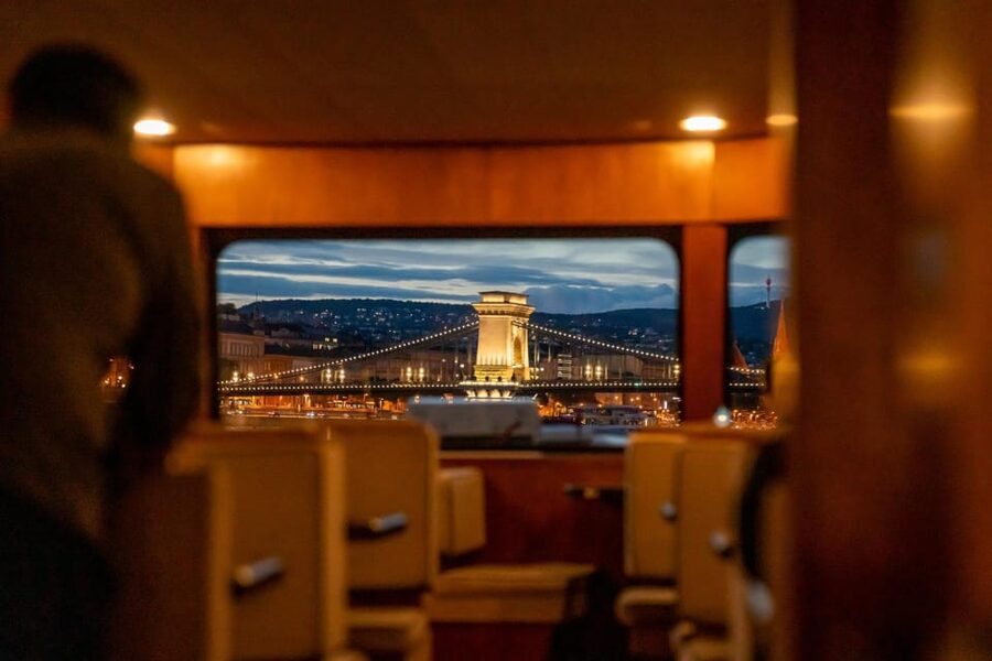 Budapest: Premium Sightseeing Cruise with Tokaj Frizzante - Should you book the Duna Cruises sightseeing ride?