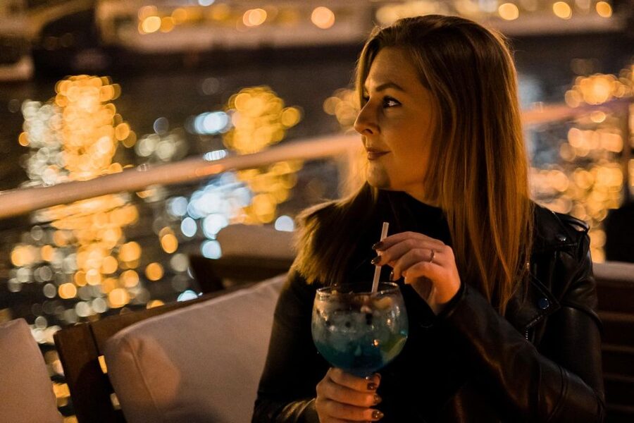 Budapest: Premium Sightseeing Cruise with Tokaj Frizzante - Finding the best seat on an unassigned boat
