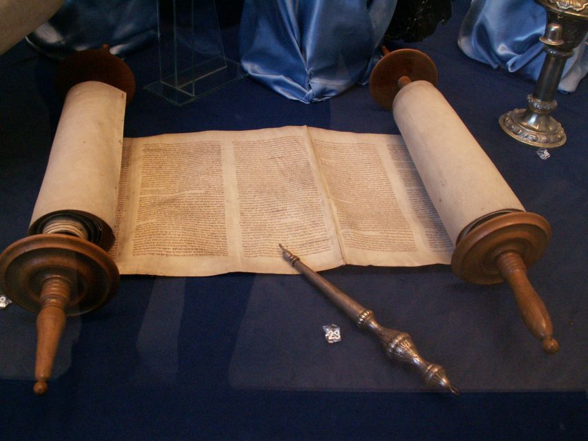 Budapest Private 3-Hour Jewish Heritage Tour - Entering the Dohány Street Synagogue