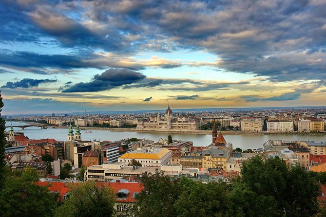 Budapest Private 4 Hour City Tour Experience with a car / van - A fast introduction to Budapest’s two halves