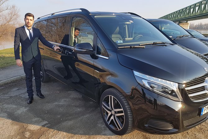 Budapest Private Airport Transfer in a Luxury Minivan - The roughly 30-minute ride into the city