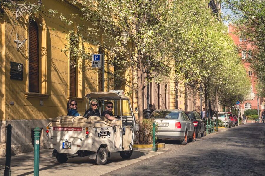 Budapest: Private City Tuk-Tuk Tour & Boat Cruise - Parliament and the Government District