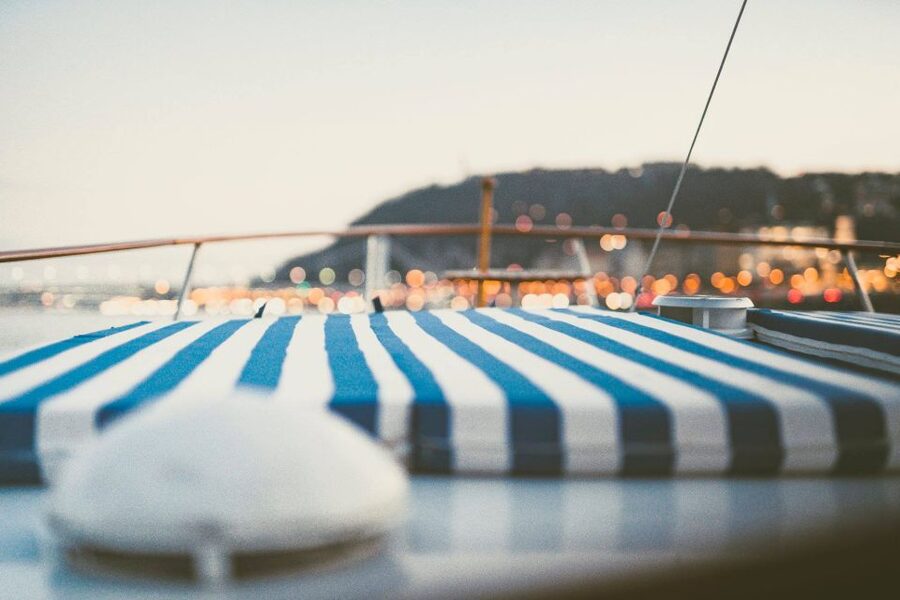 Budapest: Private Danube Yacht Cruise with Welcome Drink - North to Margaret Island, then back toward the city
