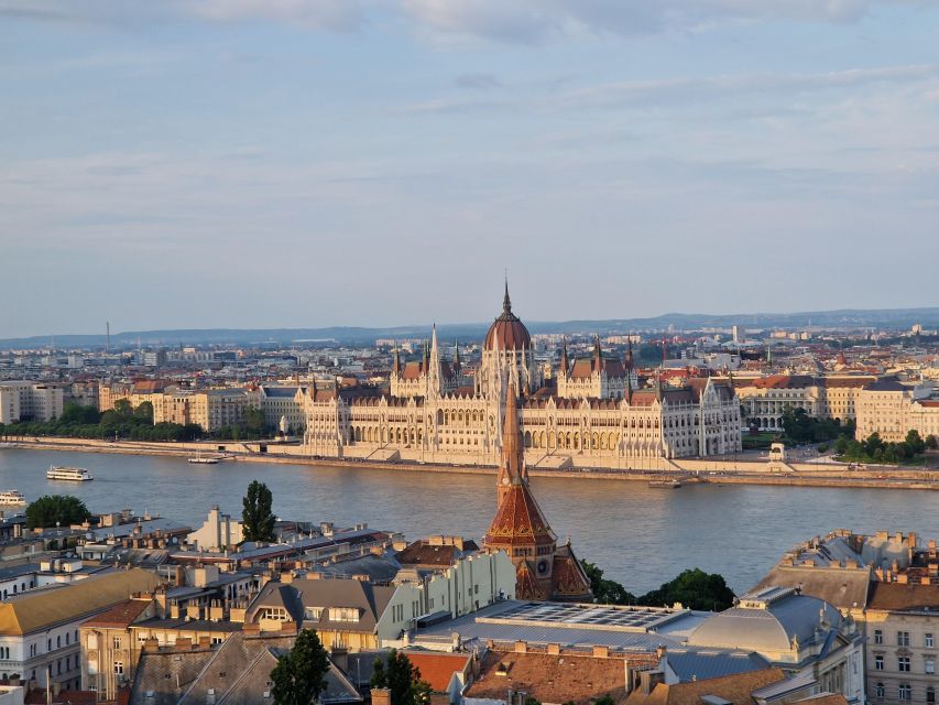 Budapest: private deluxe tour with a native, in Spanish - A Spanish-language introduction to Budapest