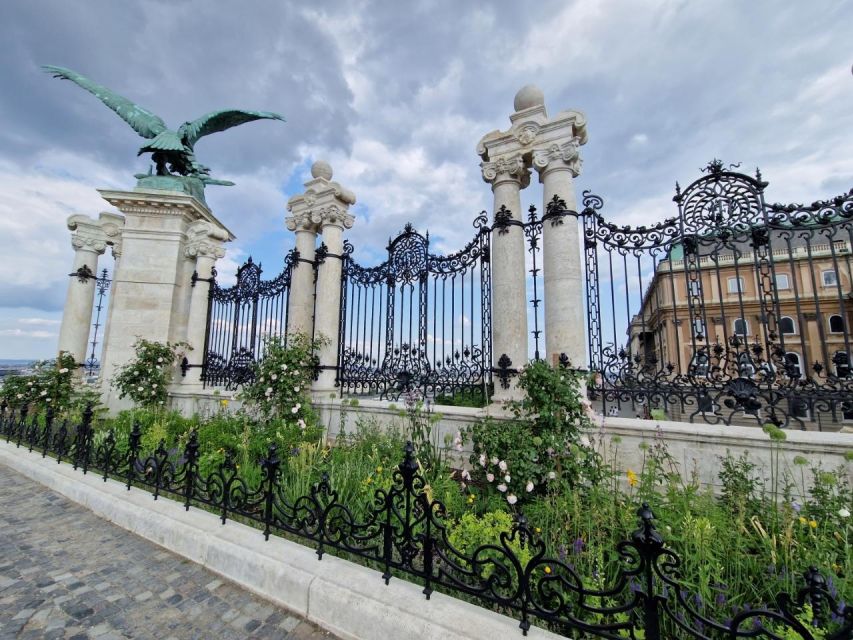 Budapest: private deluxe tour with a native, in Spanish - Buda Castle and the Danube view