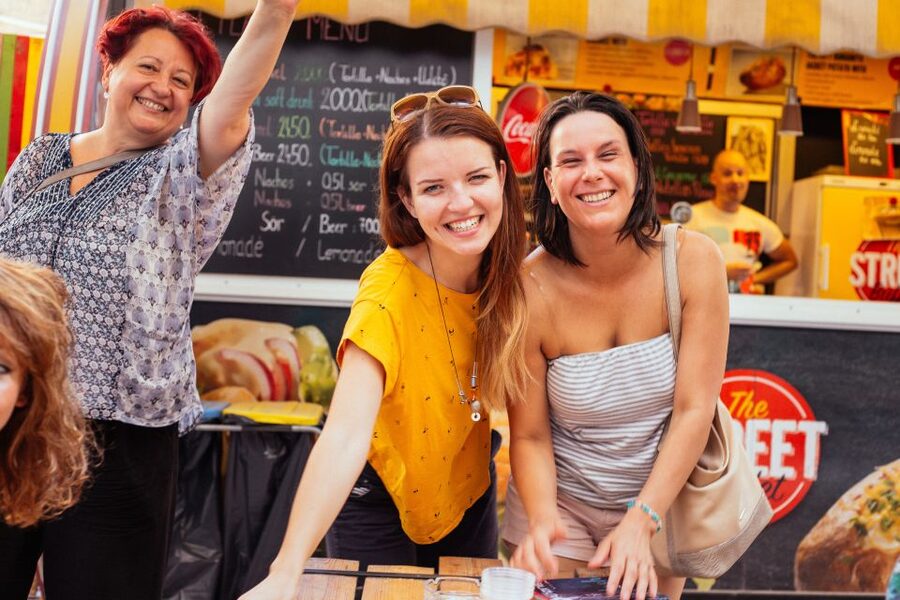 Budapest: Private Food Tour – 10 Tastings with Locals - Chimney cake and the sweet finish