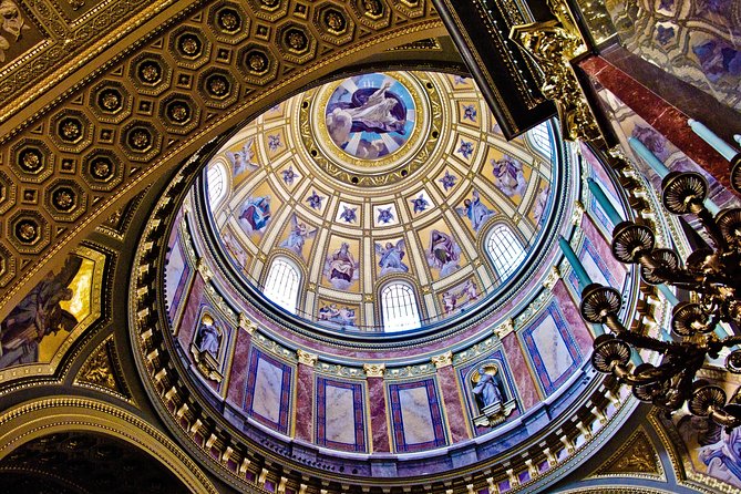 Budapest Private Full Day City Tour with a comfortable air -conditioned car - Central Market Hall and the Jewish quarter