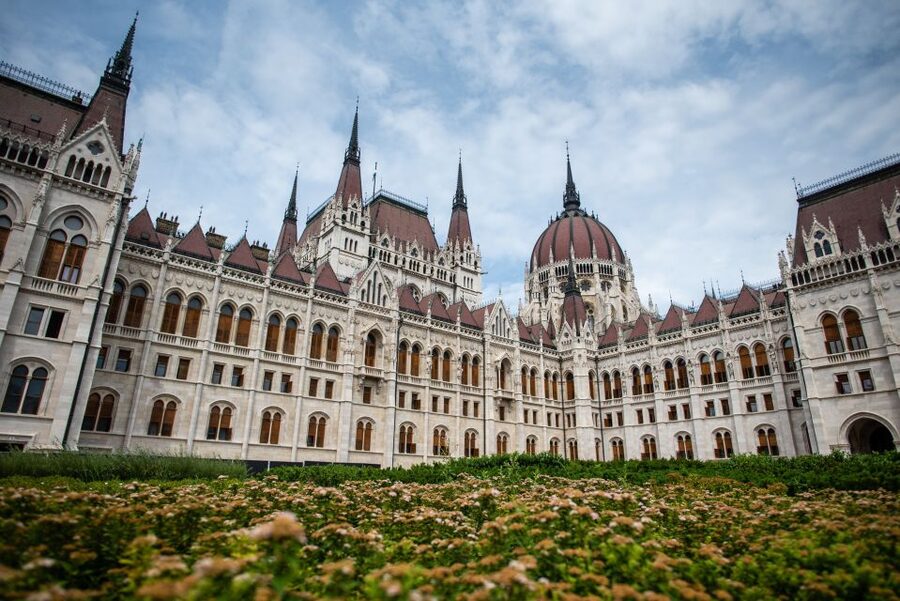 Budapest: Private Luxury Sightseeing Tour - Why a private vehicle helps in Budapest