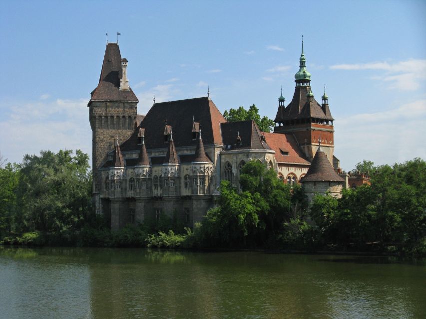Budapest: Private Walking Tour of City with Spanish Guide - Parliament, the Opera House, and Andrássy Avenue