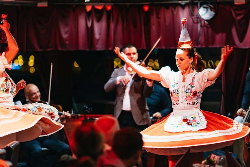 Budapest: Prosecco Dinner Cruise with Live Music - From Gellert Hill to Chain Bridge