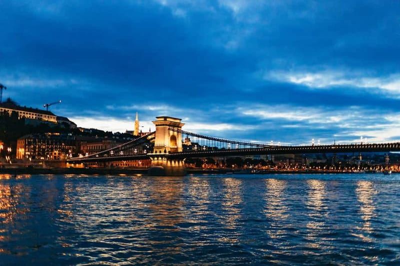 Budapest: Prosecco Dinner Cruise with Live Music - Folk dancing, music, and audience participation