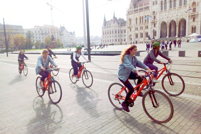 Budapest relaxed bicycle tour at sunset - Batthyány Square and the best Parliament photographs