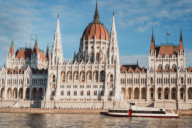 Budapest River Cruise with 1 Free Tokaj Frizzante and Audio Guide - Who should book this Budapest cruise?