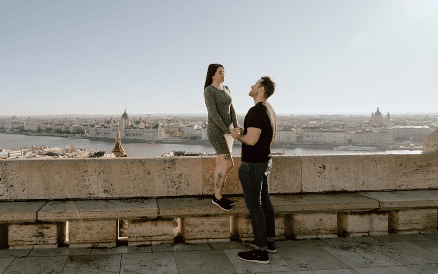 Budapest: romantic photoshoot at Buda's iconic sightseeings - Who should book this Buda photoshoot?