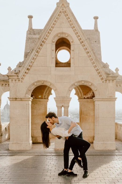 Budapest: romantic photoshoot at Buda's iconic sightseeings - Fisherman’s Bastion and Mathias Church