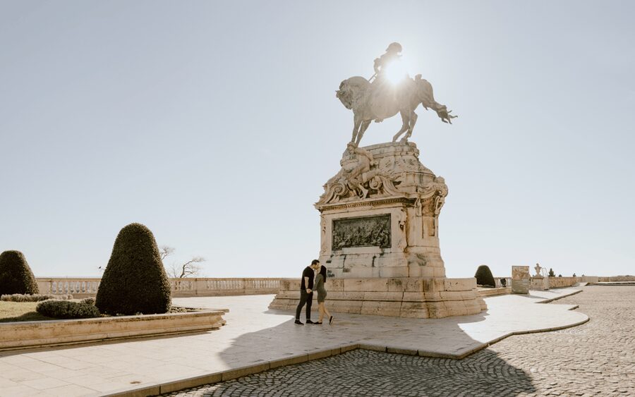 Budapest: romantic photoshoot at Buda's iconic sightseeings - Walking the cobblestone lanes for more natural pictures