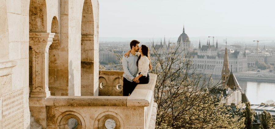 Budapest: romantic photoshoot at Buda's iconic sightseeings - A short session with a clear purpose