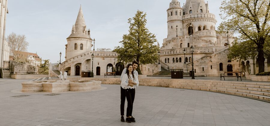 Budapest: romantic photoshoot at Buda's iconic sightseeings - Rita’s role in making posing easier