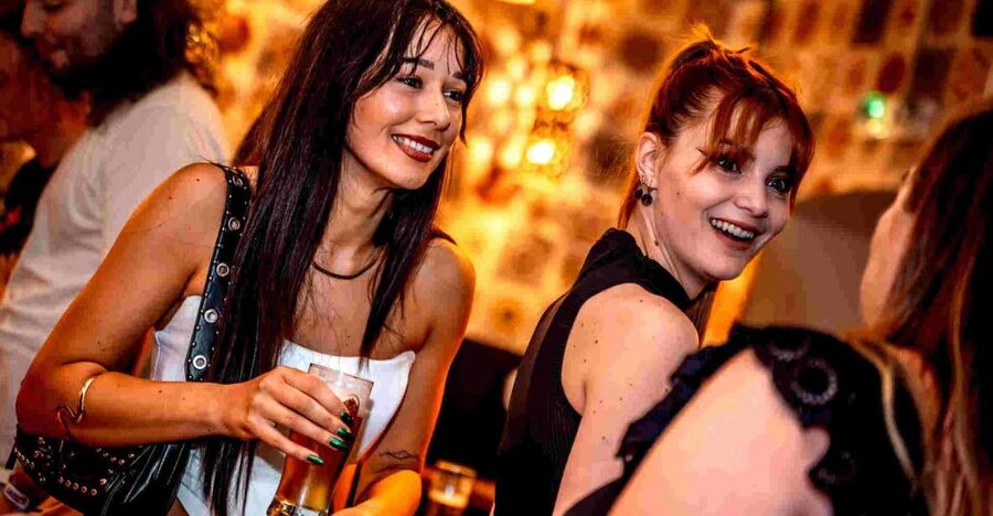 Budapest: Ruin Bar Pub Crawl with Entry Tickets - Why Budapest’s ruin bars make a good crawl